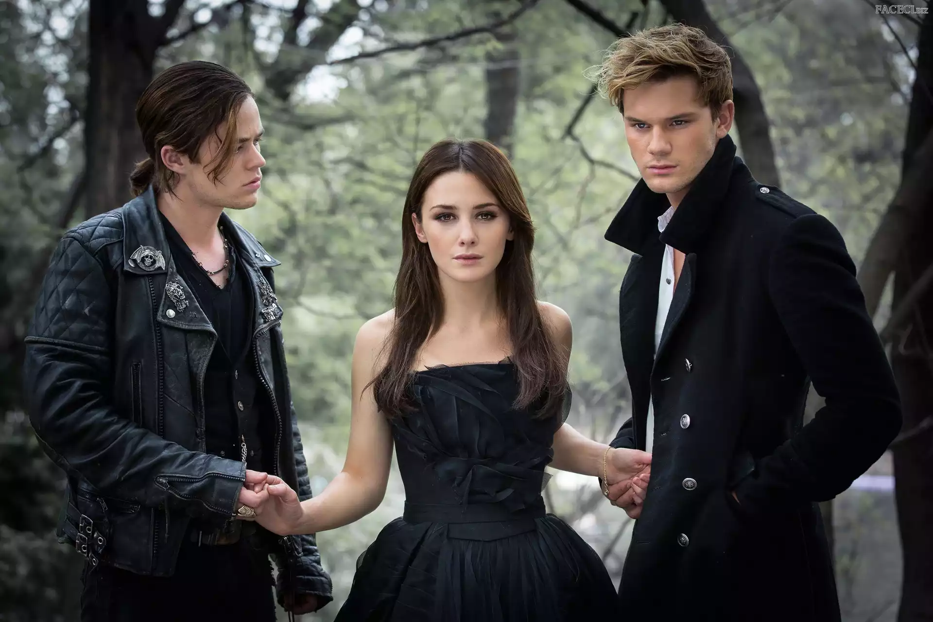 Addison Timlin, Aktor, Film, Aktorka, Jeremy Irvine, Fallen, Upadli, Harrison Gilbertson